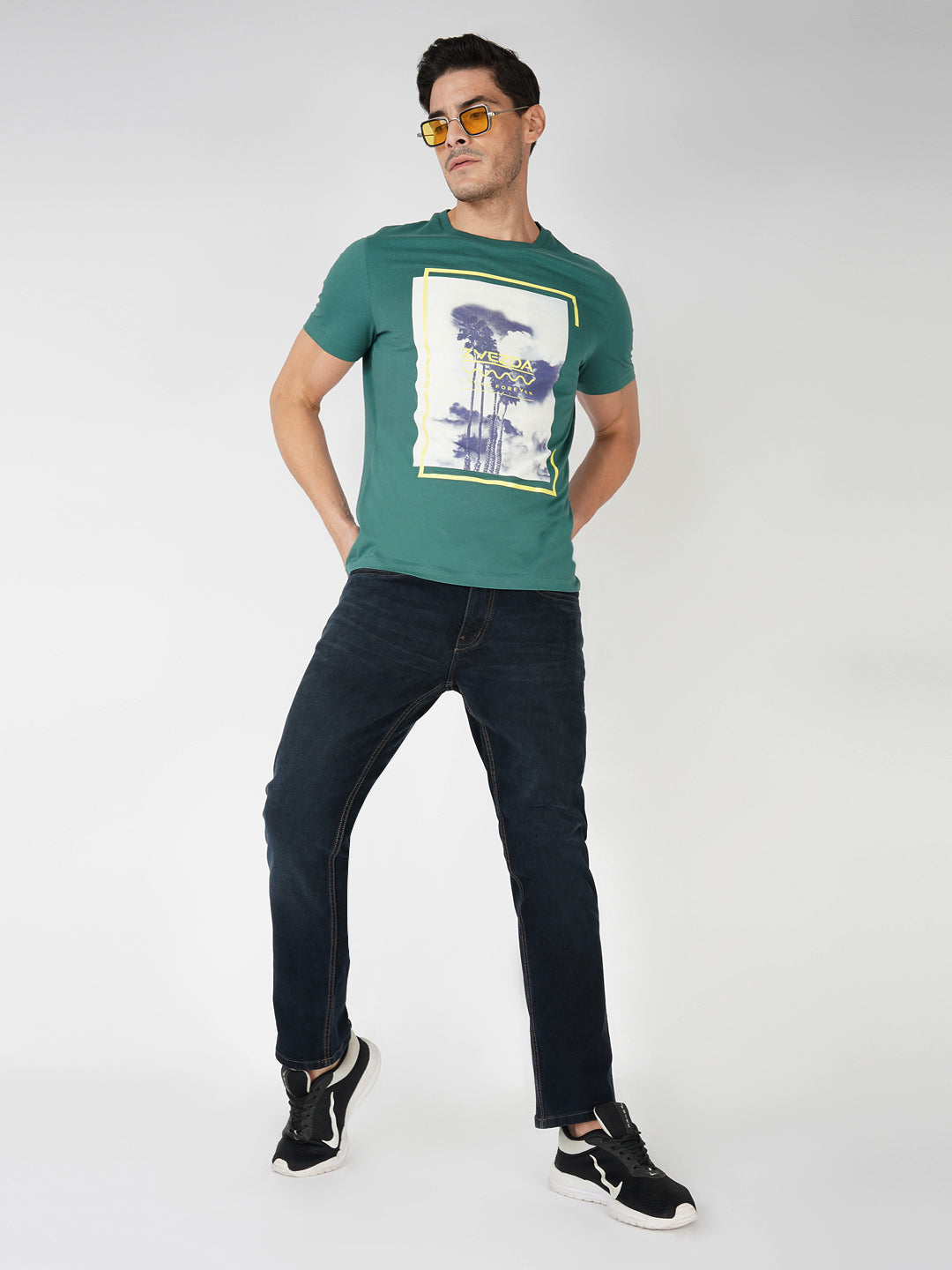 SMOKE PINE BRANDING PHOTO PRINT POSE VIEW