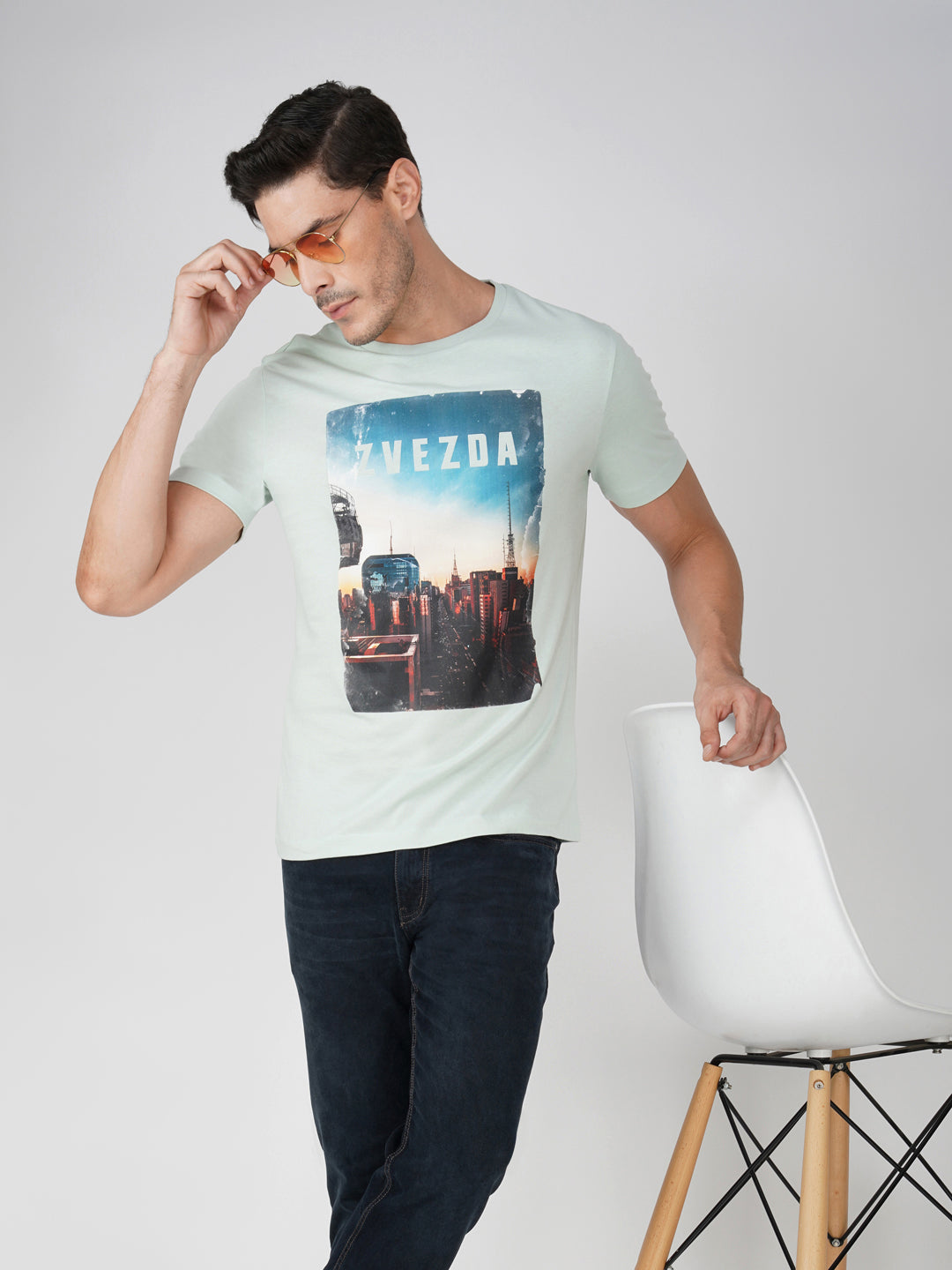 SOFT MINT BRANDING PHOTO PRINT POSE VIEW