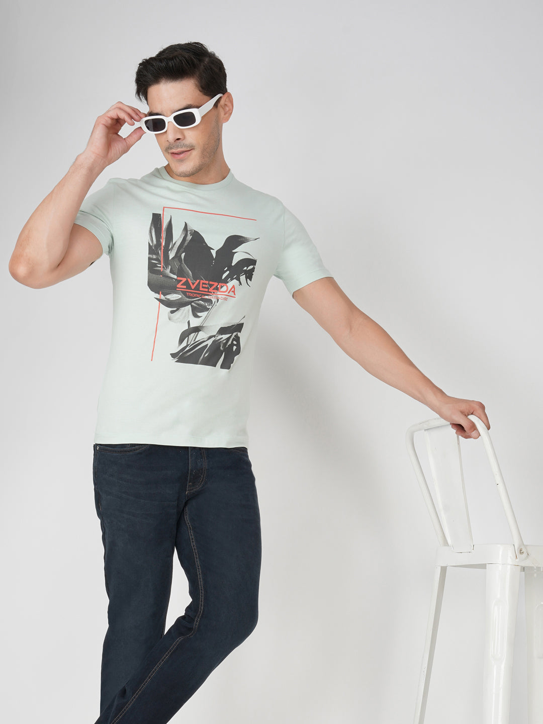 SOFT MINT BRANDING PHOTO PRINT POSE VIEW