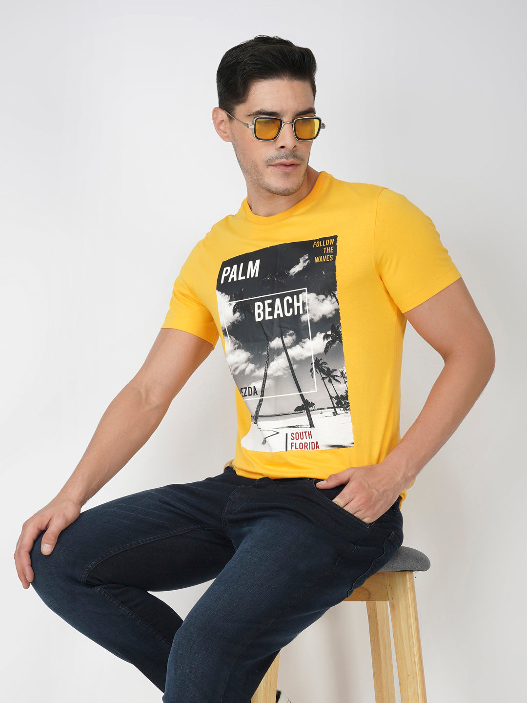 YELLOW OCHRE BRANDING PHOTO PRINT POSE VIEW