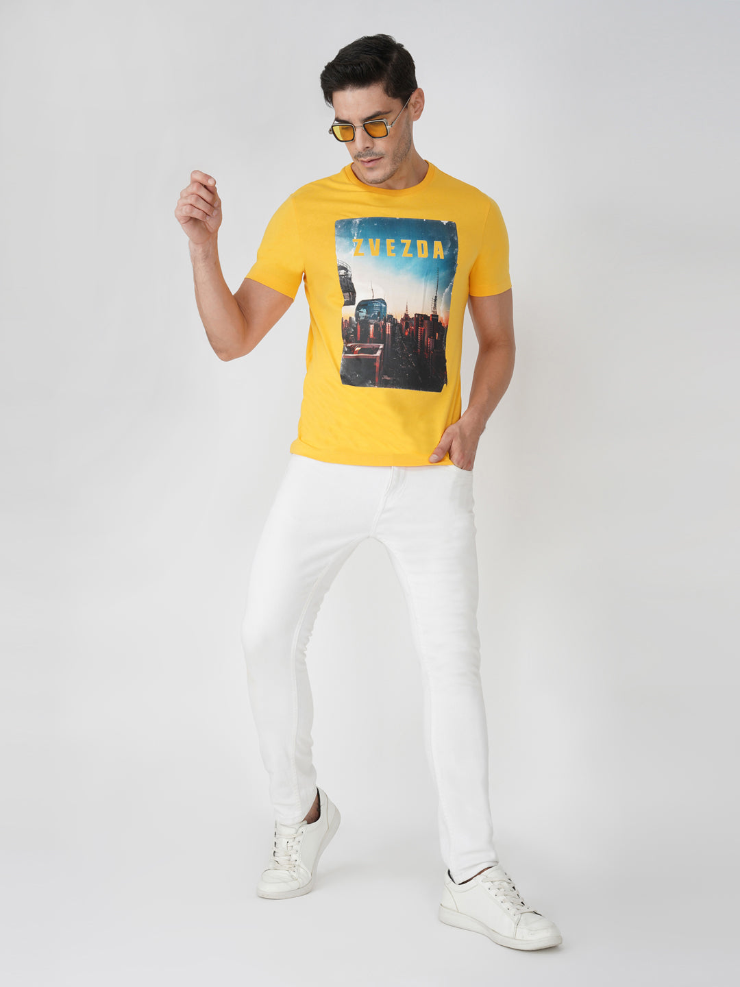 YELLOW OCHRE BRANDING PHOTO PRINT POSE VIEW