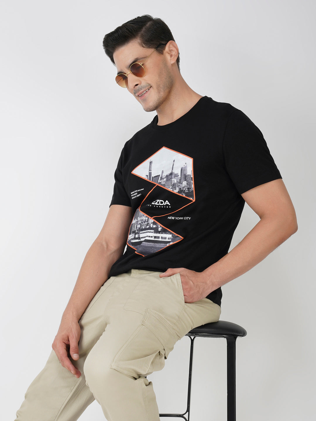 BLACK  BRANDING PHOTO PRINT POSE VIEW