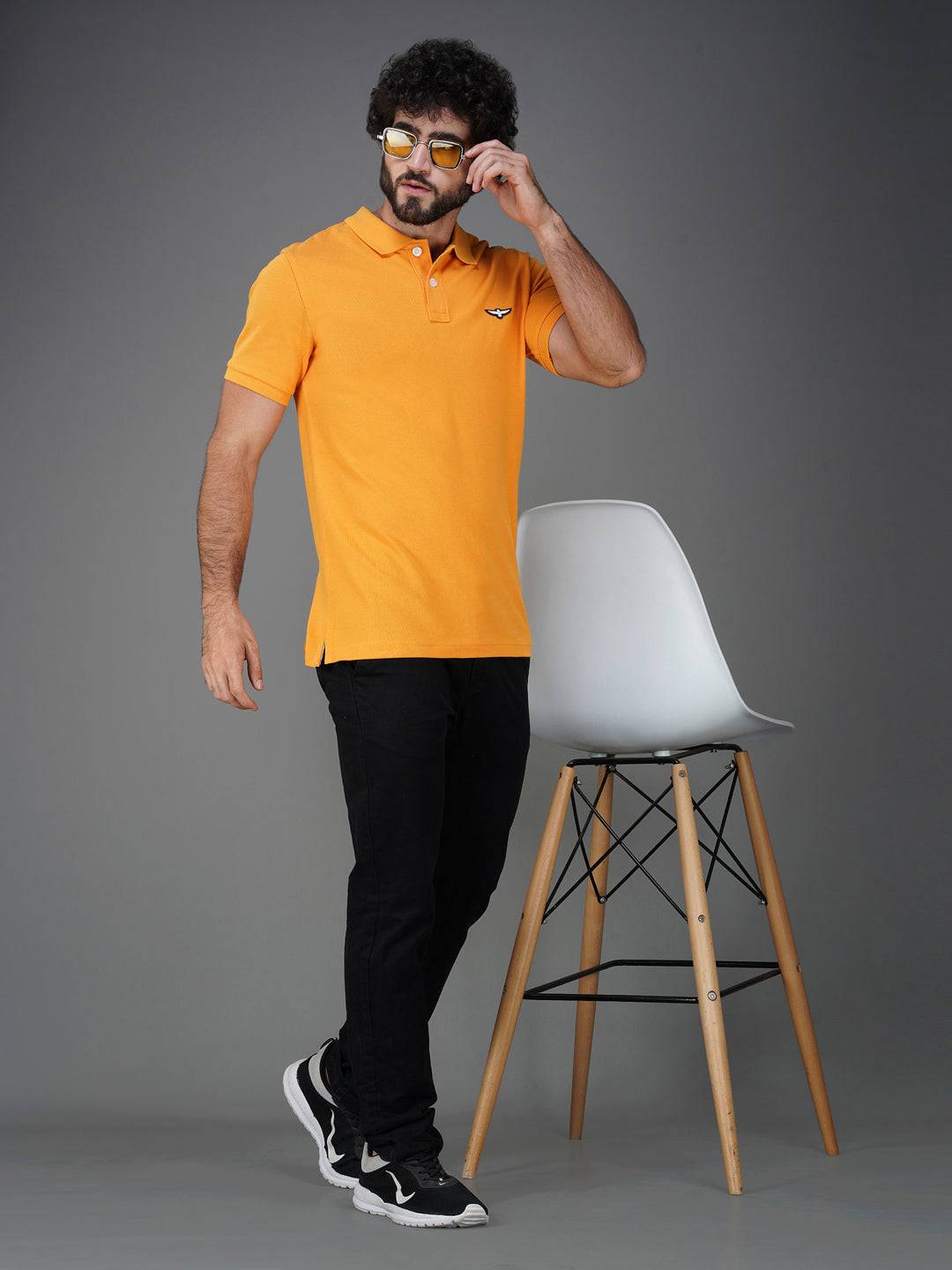 APRICOT  POLO POSE VIEW