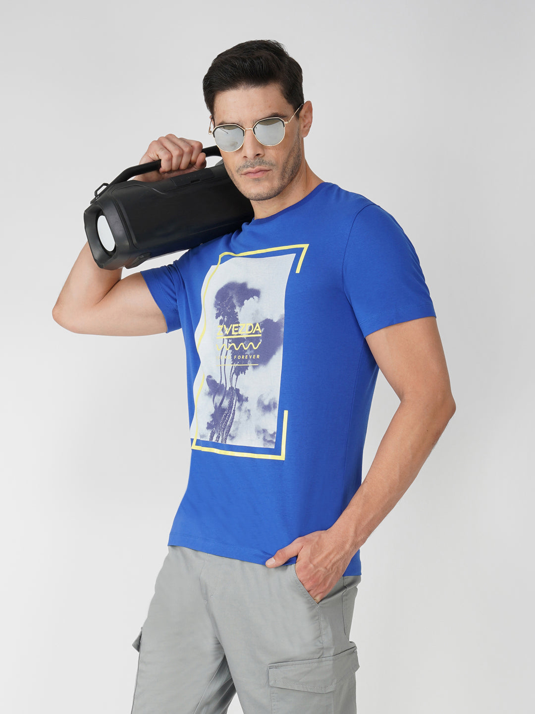 MEDIUM BLUE BRANDING PHOTO PRINT POSE VIEW