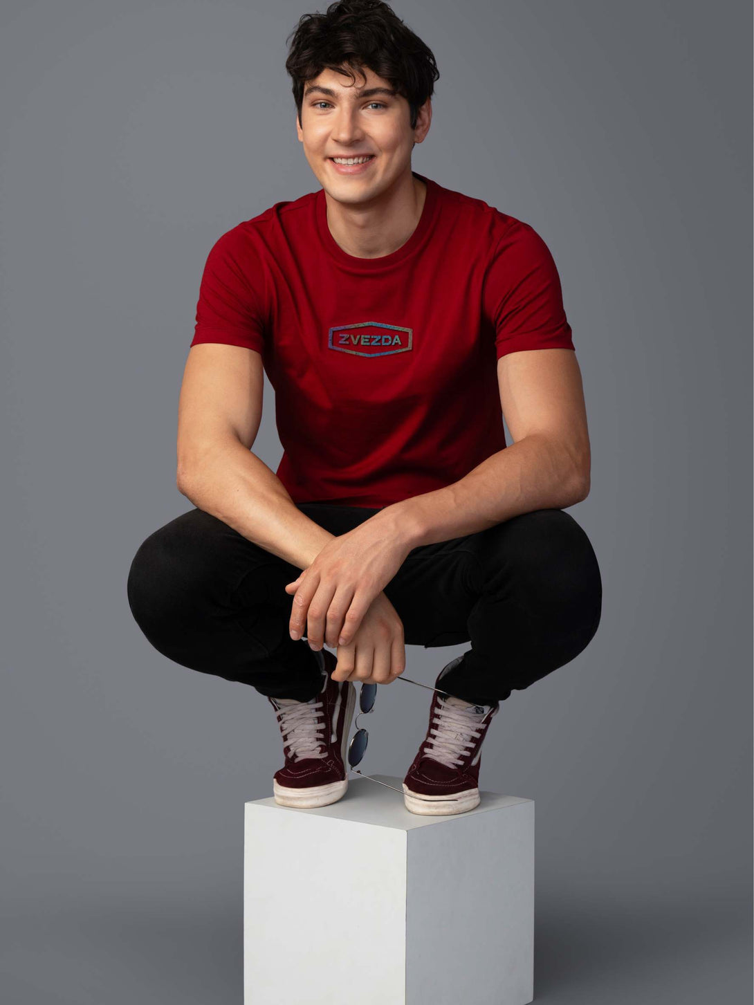 DARK JAM RED  BRANDING T-SHIRT POSE VIEW