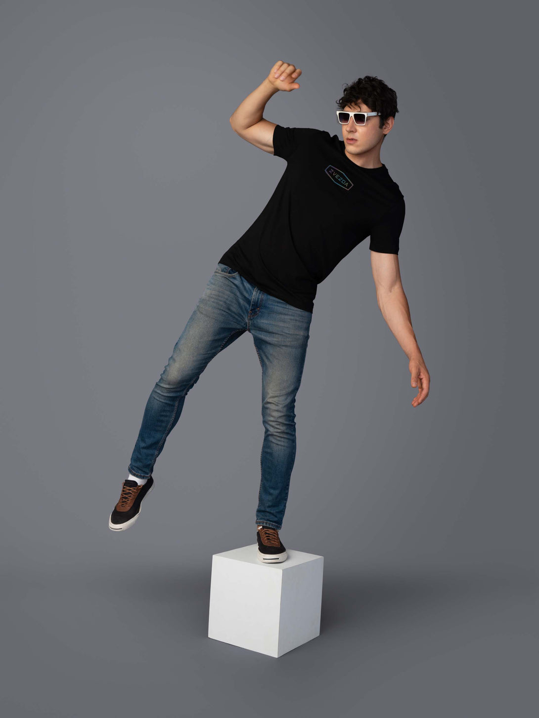 BLACK  BRANDING T-SHIRT POSE VIEW