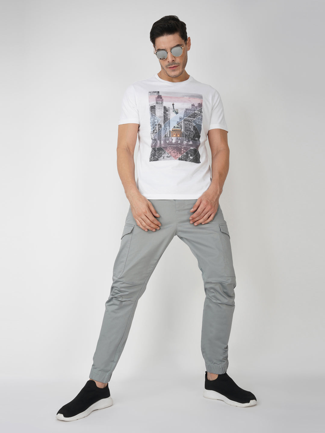 WHITE BRANDING PHOTO PRINT POSE VIEW