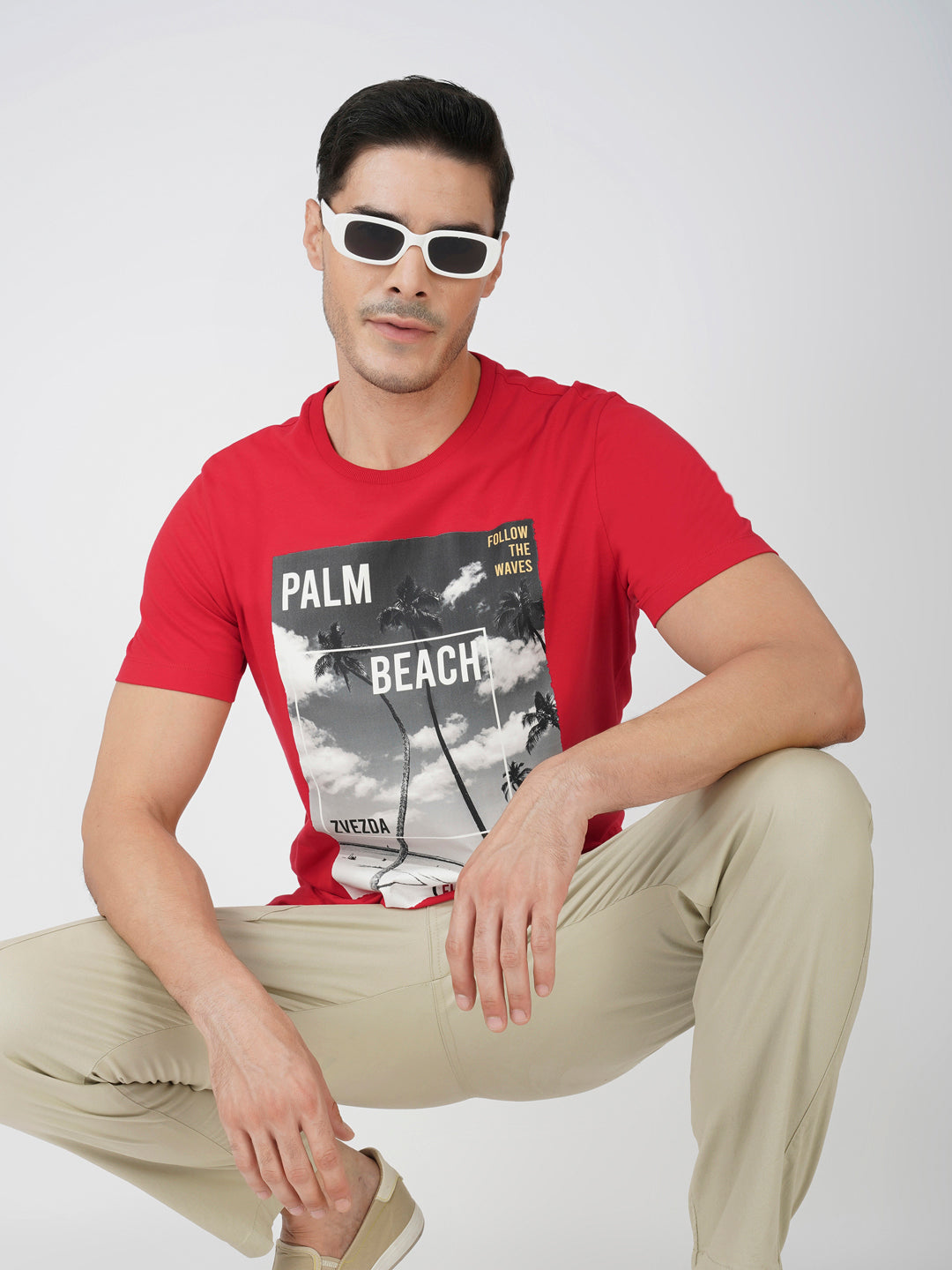 RED PRANDING PHOTO POSE VIEW