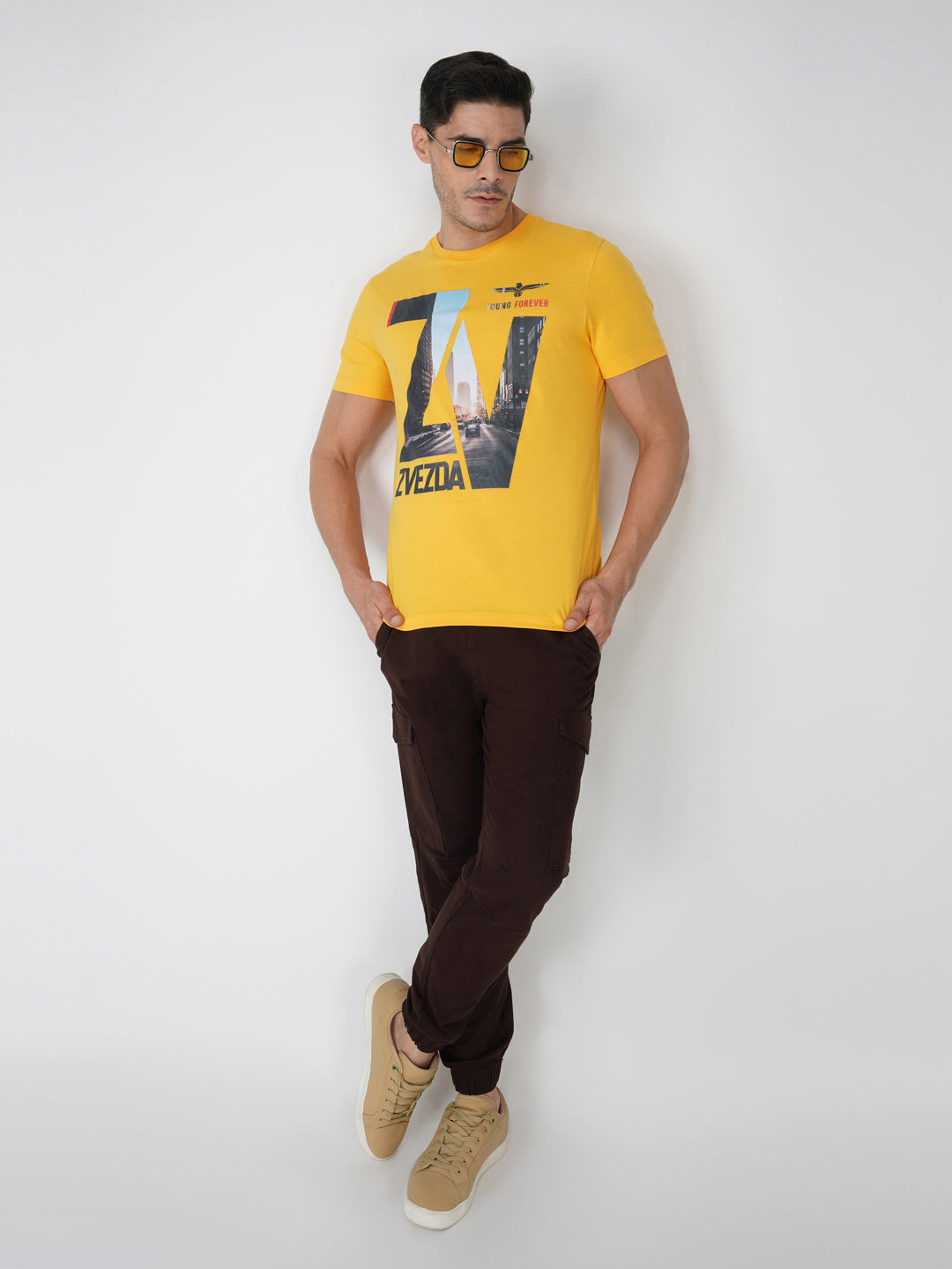 YELLOW OCHRE BRANDING PHOTO PRINT POSE VIEW